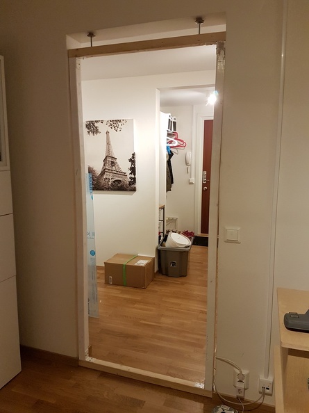 In the progress of making!
The door between the males and females since this is just an opening without any door, I had to build myself a door of my own and I did not want it to be attached permanent so I made it movable. 20171118_natdorr.jpg